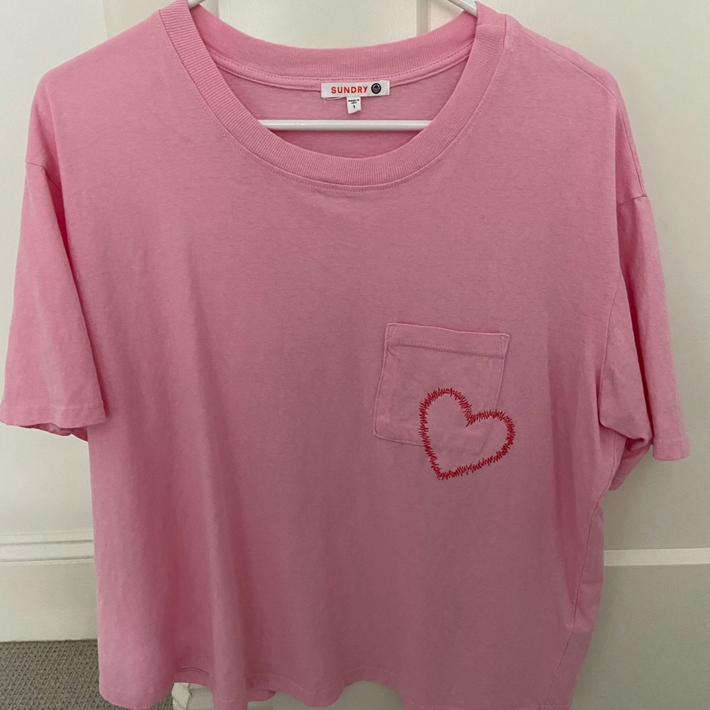 SUNDRY stitched heart pocket tee